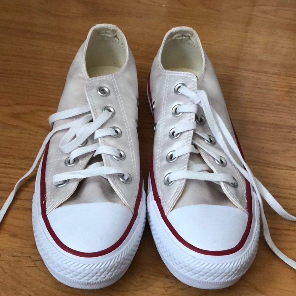 Converse All Star Low Top Satin off white  Sneakers size 5